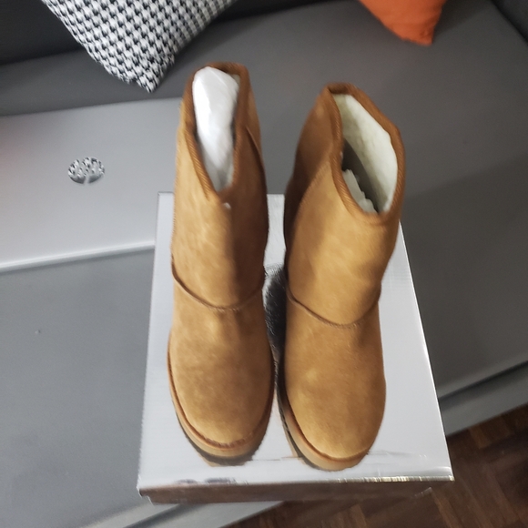 Beautiful Wedge boots - Picture 8 of 13